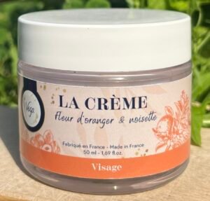 Cosmétique naturelle bio minimaliste à la fleur d'oranger et à la noisette